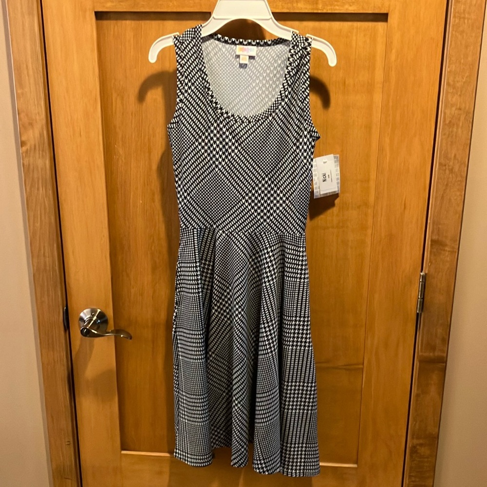 NWT LuLaRoe Nikki Black Gray Geometric Pattern Dress w/ pockets XXS